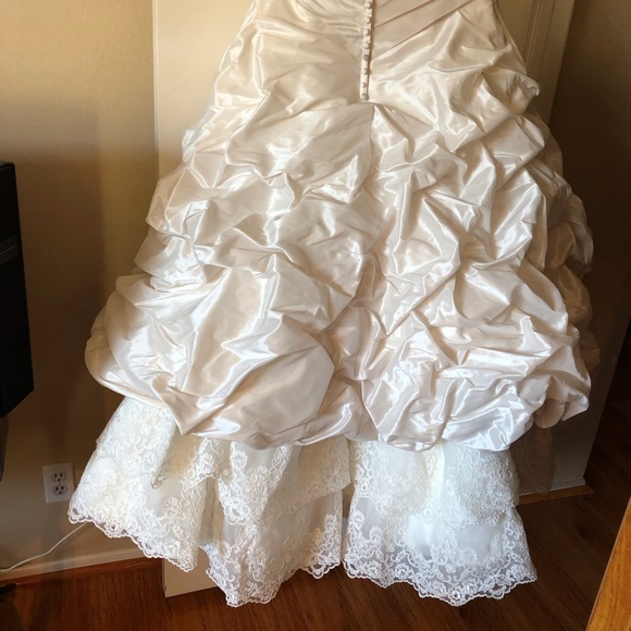 Allure Wedding dress gorgeous gown champagne pearl - Picture 8 of 8